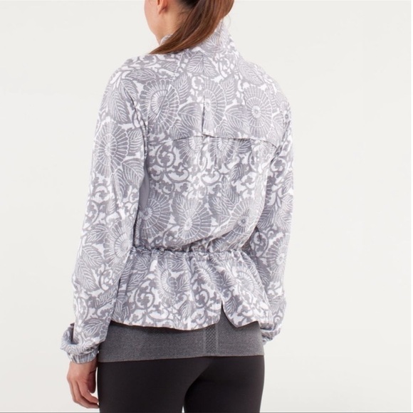 Lululemon Run Travel To Track Jacket Beachy Floral White Gray Size 6 Women’s - Picture 2 of 12